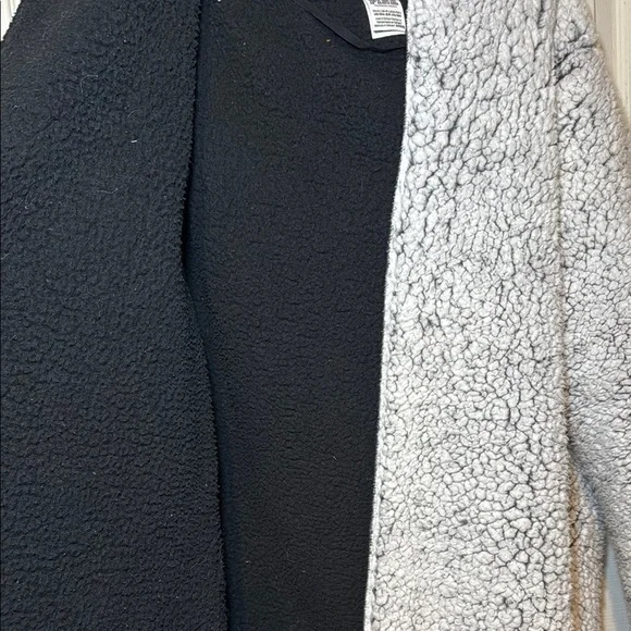 Victoria’s Secret Pink Sherpa Jacket Grey with Hood Size XS/Small Oversized - Picture 3 of 6